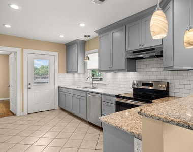 502 Dell Court - Photo Thumbnail 5