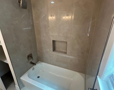 14207 Greenway Drive - Photo Thumbnail 10