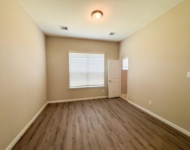 19310 Chickory Valley Drive - Photo Thumbnail 17