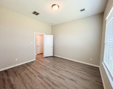 19310 Chickory Valley Drive - Photo Thumbnail 18