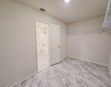 332 Lone Mountain Drive - Photo Thumbnail 14
