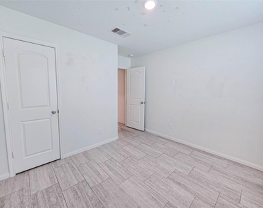 332 Lone Mountain Drive - Photo Thumbnail 19