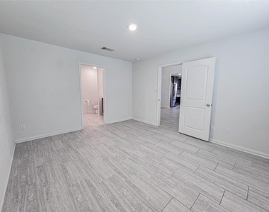 332 Lone Mountain Drive - Photo Thumbnail 11