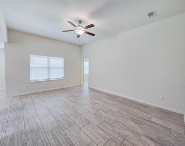 332 Lone Mountain Drive - Photo Thumbnail 3
