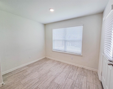 332 Lone Mountain Drive - Photo Thumbnail 8