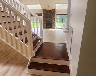 2127 Manor Green Drive - Photo Thumbnail 10