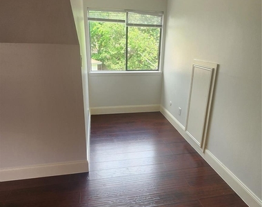 2127 Manor Green Drive - Photo Thumbnail 33