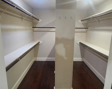 2127 Manor Green Drive - Photo Thumbnail 17