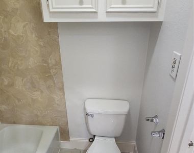 2127 Manor Green Drive - Photo Thumbnail 29
