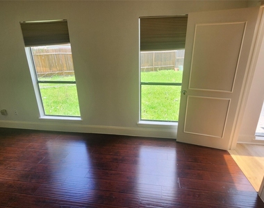 2127 Manor Green Drive - Photo Thumbnail 26