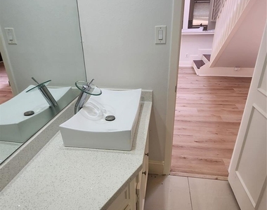 2127 Manor Green Drive - Photo Thumbnail 30