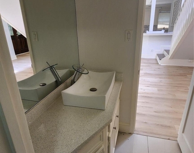 2127 Manor Green Drive - Photo Thumbnail 27