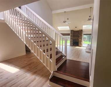 2127 Manor Green Drive - Photo Thumbnail 3
