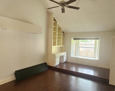 2127 Manor Green Drive - Photo Thumbnail 14