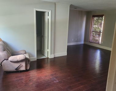 2127 Manor Green Drive - Photo Thumbnail 39