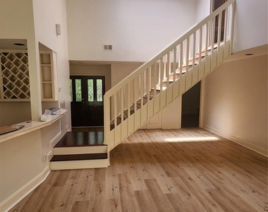 2127 Manor Green Drive - Photo Thumbnail 8