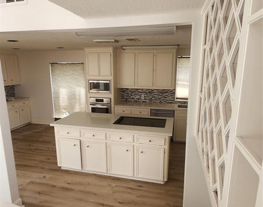 2127 Manor Green Drive - Photo Thumbnail 36