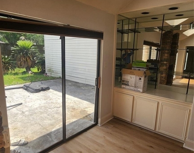 2127 Manor Green Drive - Photo Thumbnail 7