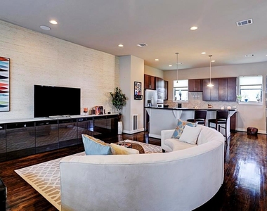5005 Darling Street - Photo Thumbnail 4