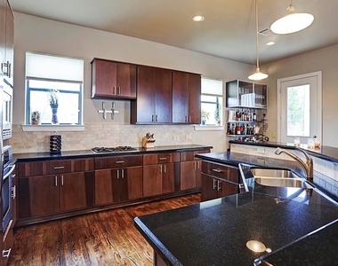 5005 Darling Street - Photo Thumbnail 8