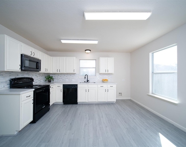 12934 Kingston Point Lane - Photo Thumbnail 9