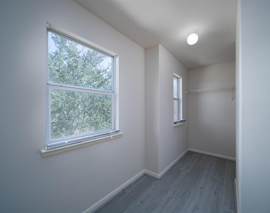 12934 Kingston Point Lane - Photo Thumbnail 16