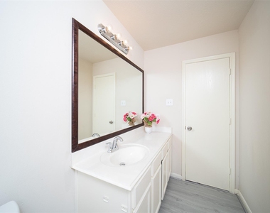 12934 Kingston Point Lane - Photo Thumbnail 23