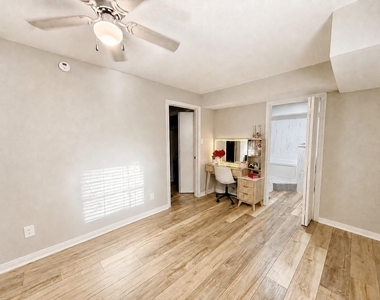 12626 Langford Street - Photo Thumbnail 8