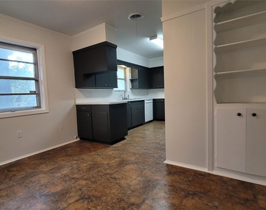 801 Rosewood Drive - Photo Thumbnail 9