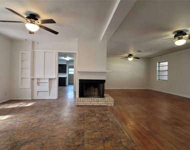 801 Rosewood Drive - Photo Thumbnail 4