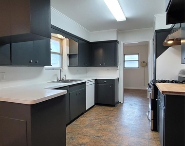 801 Rosewood Drive - Photo Thumbnail 13