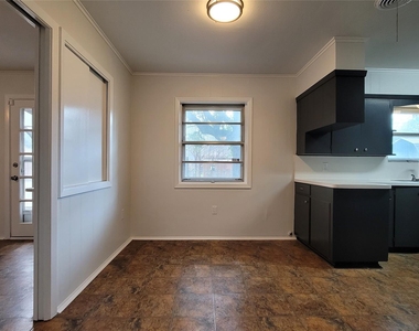 801 Rosewood Drive - Photo Thumbnail 8