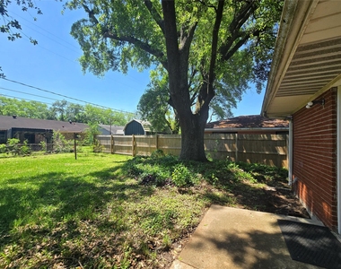 801 Rosewood Drive - Photo Thumbnail 28