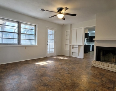 801 Rosewood Drive - Photo Thumbnail 5