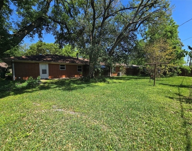 801 Rosewood Drive - Photo Thumbnail 30