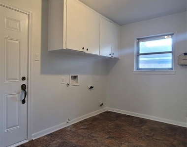 801 Rosewood Drive - Photo Thumbnail 23