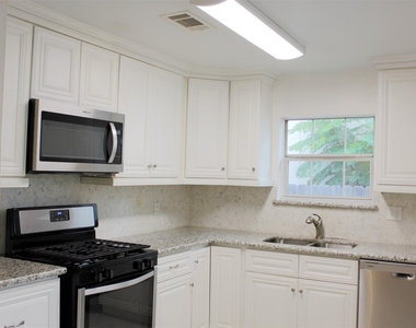 4416 Holt Street - Photo Thumbnail 6