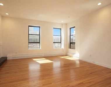 Sixth Avenue - Photo Thumbnail 1