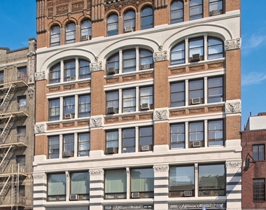 Sixth Avenue - Photo Thumbnail 3