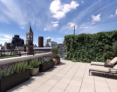 Sixth Avenue - Photo Thumbnail 2
