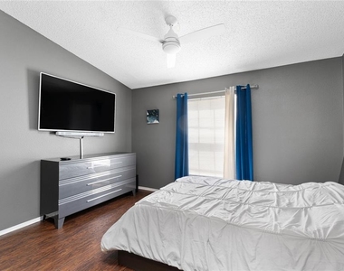 2304 Fletchers Point Circle - Photo Thumbnail 20