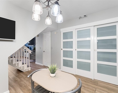 2304 Fletchers Point Circle - Photo Thumbnail 7