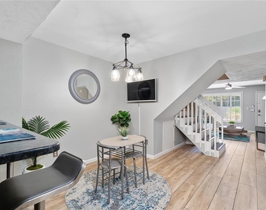 2304 Fletchers Point Circle - Photo Thumbnail 4