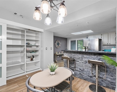2304 Fletchers Point Circle - Photo Thumbnail 8