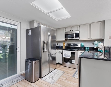 2304 Fletchers Point Circle - Photo Thumbnail 10