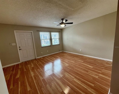 527 S Lincoln Avenue - Photo Thumbnail 3