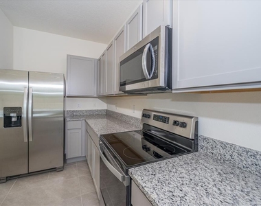 16642 Maude Drive - Photo Thumbnail 3