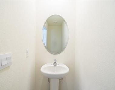 16642 Maude Drive - Photo Thumbnail 9