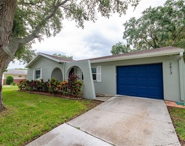 2613 Summit Street - Photo Thumbnail 1