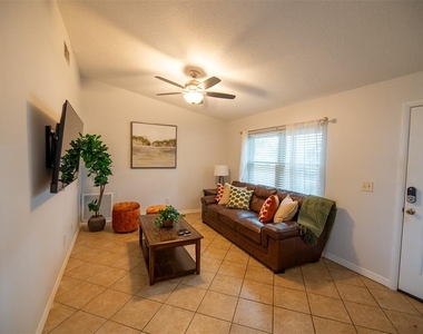 2613 Summit Street - Photo Thumbnail 6
